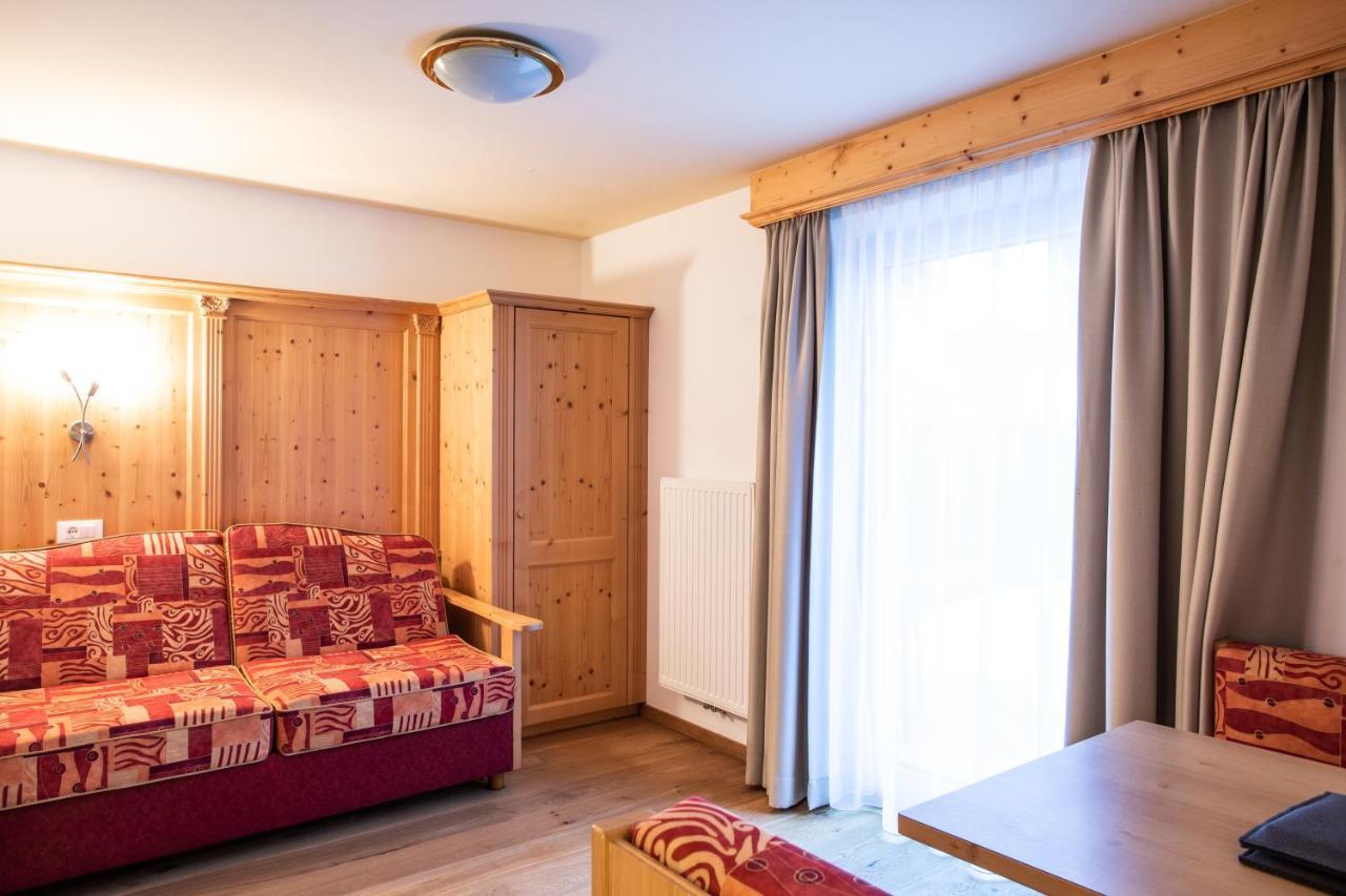 Aktiv- Und Wellnesshotel Traube- Post Curon Venosta Exterior foto